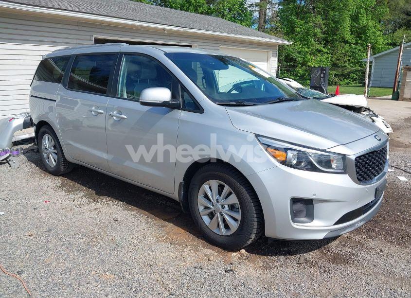 2018 Kia Sedona LX (VIN KNDMB5C15J6376317) main photo