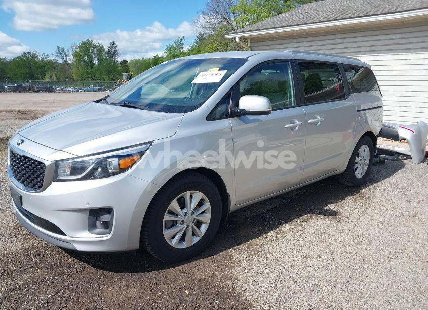 Photo 2 of 2018 Kia Sedona LX (VIN KNDMB5C15J6376317)