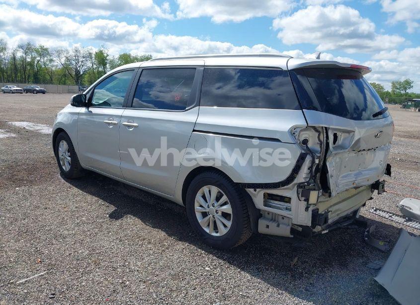 Photo 3 of 2018 Kia Sedona LX (VIN KNDMB5C15J6376317)