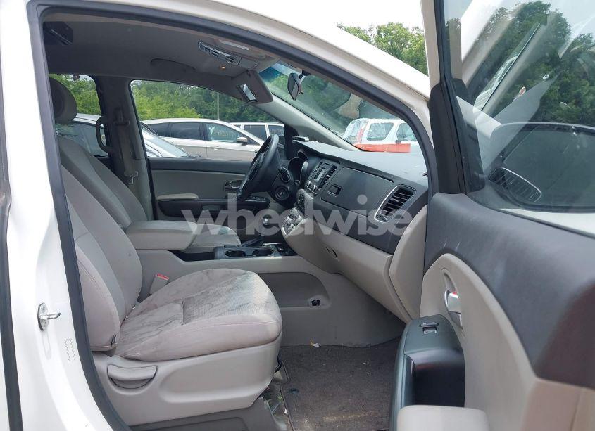 Photo 5 of 2015 Kia Sedona LX (VIN KNDMB5C16F6059136)