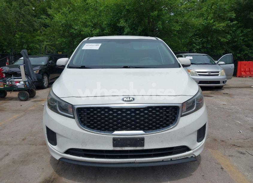 Photo 6 of 2015 Kia Sedona LX (VIN KNDMB5C16F6059136)