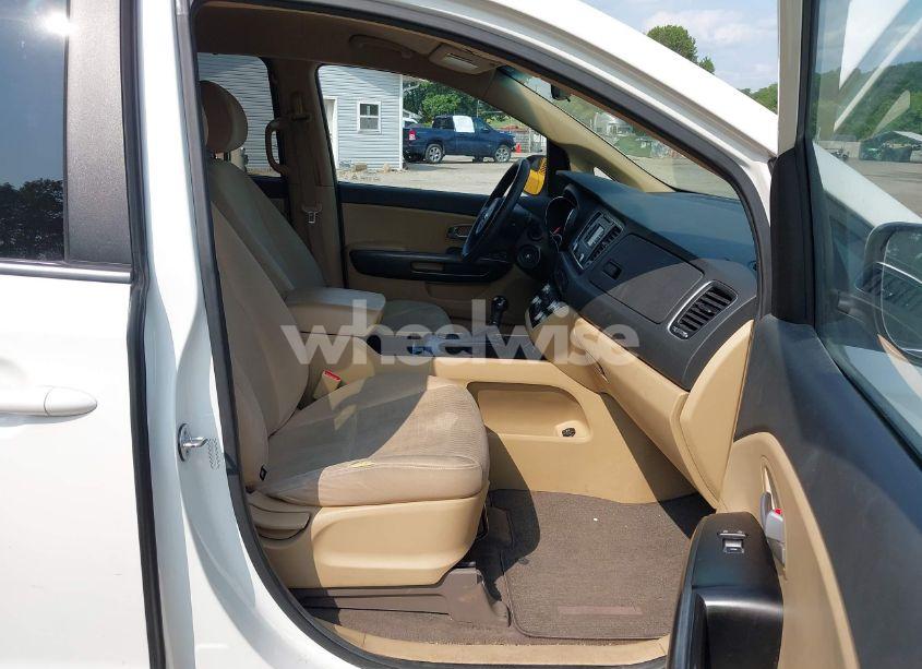 Photo 5 of 2016 Kia Sedona LX (VIN KNDMB5C16G6125279)
