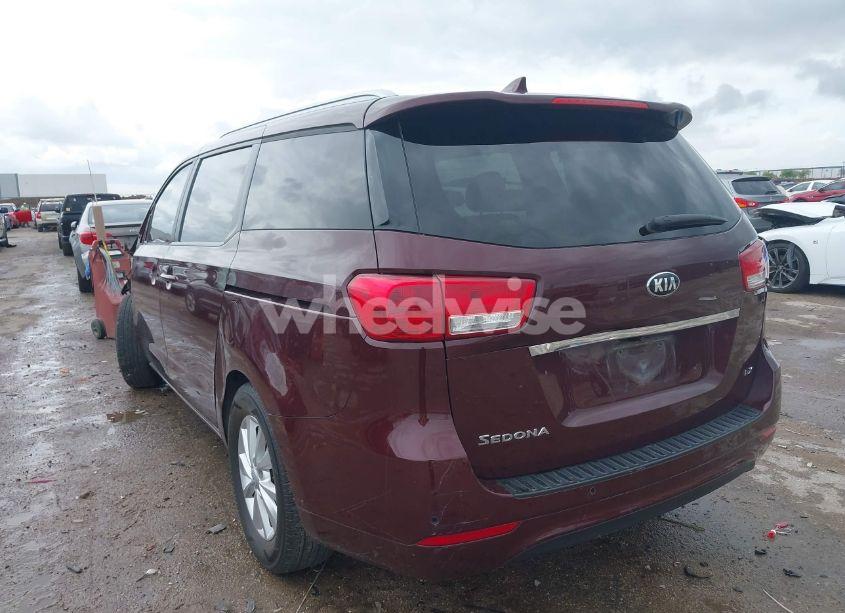 Photo 3 of 2017 Kia Sedona LX (VIN KNDMB5C16H6237873)