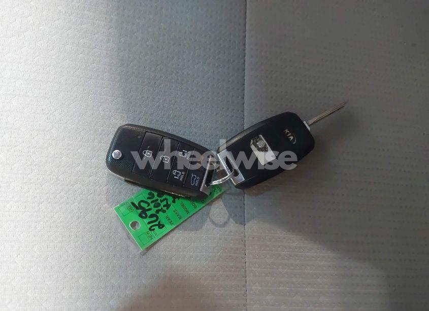 Photo 11 of 2016 Kia Sedona LX (VIN KNDMB5C17G6084760)