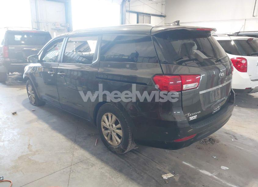Photo 3 of 2016 Kia Sedona LX (VIN KNDMB5C17G6084760)