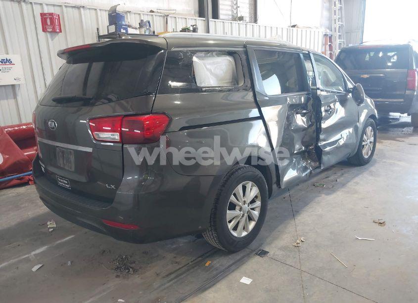 Photo 4 of 2016 Kia Sedona LX (VIN KNDMB5C17G6084760)