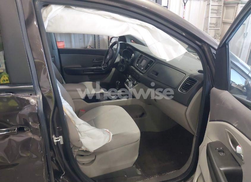 Photo 5 of 2016 Kia Sedona LX (VIN KNDMB5C17G6084760)