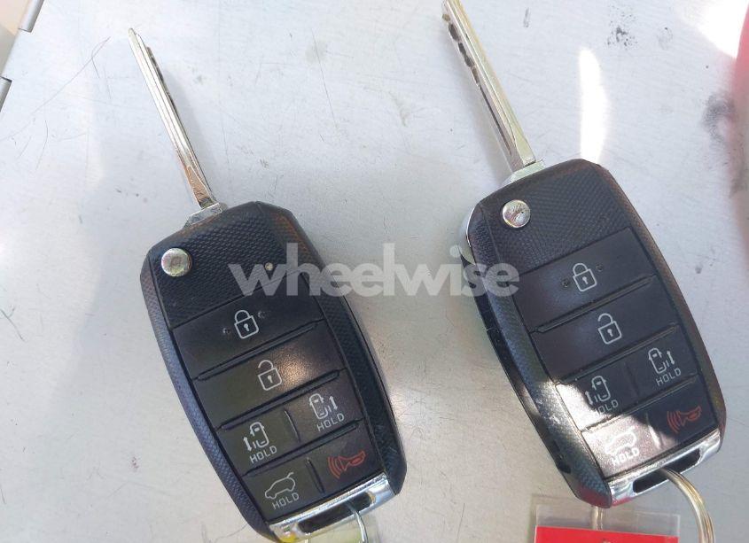 Photo 11 of 2016 Kia Sedona LX (VIN KNDMB5C17G6114310)