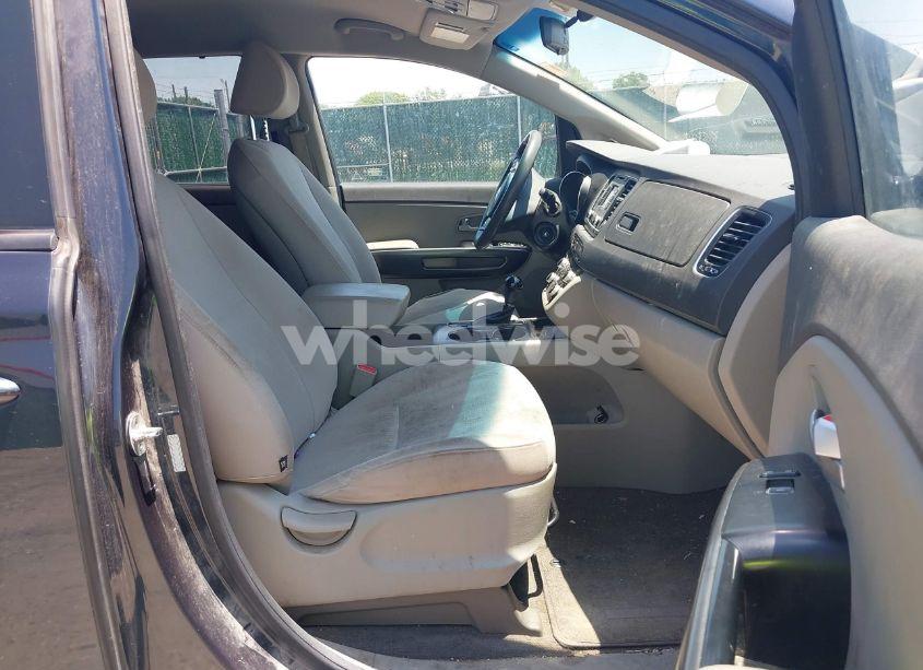 Photo 5 of 2016 Kia Sedona LX (VIN KNDMB5C17G6114310)