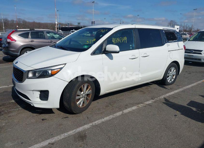 Photo 2 of 2016 Kia Sedona LX (VIN KNDMB5C18G6119709)