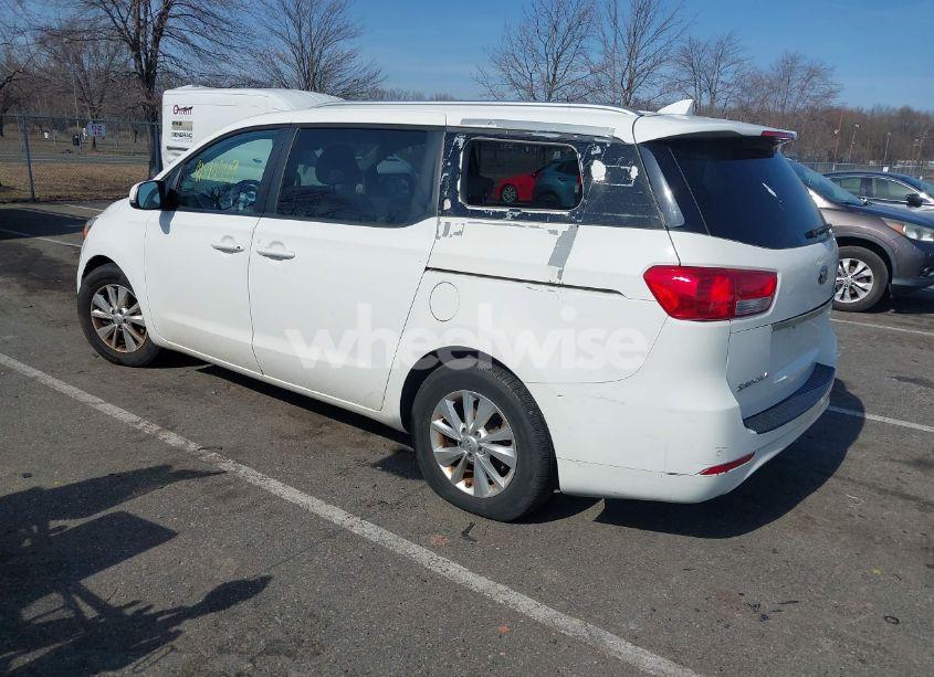 Photo 3 of 2016 Kia Sedona LX (VIN KNDMB5C18G6119709)