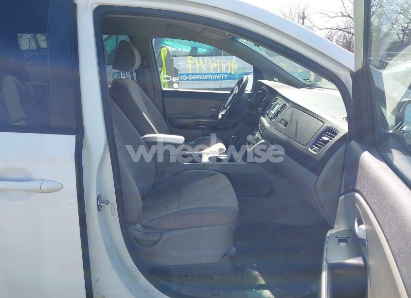 Photo 5 of 2016 Kia Sedona LX (VIN KNDMB5C18G6119709)