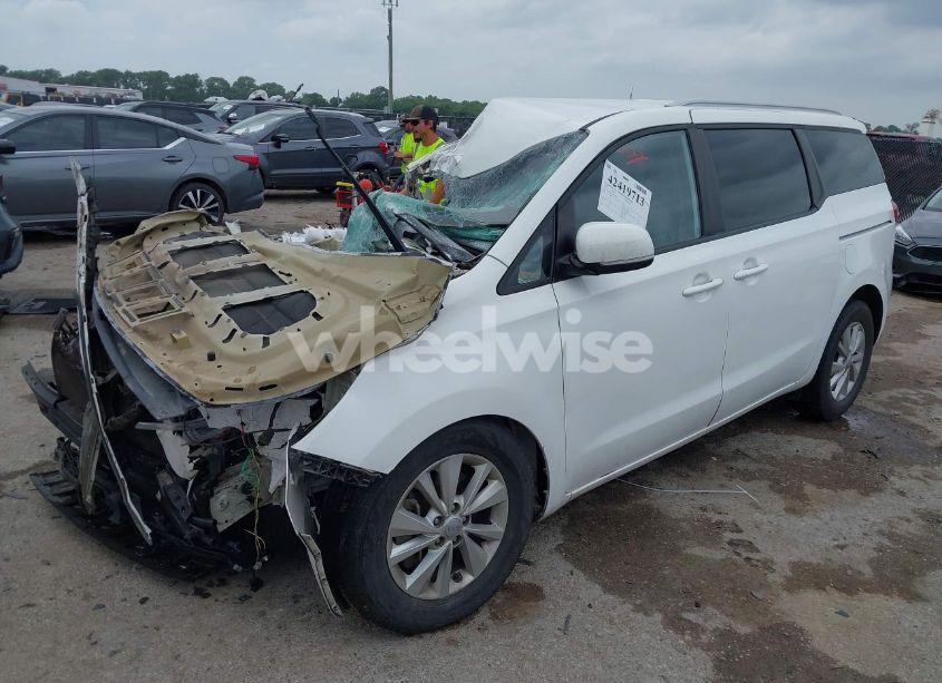 Photo 2 of 2016 Kia Sedona LX (VIN KNDMB5C18G6148630)