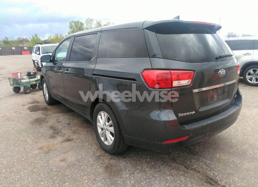 Photo 3 of 2017 Kia Sedona LX (VIN KNDMB5C18H6218659)