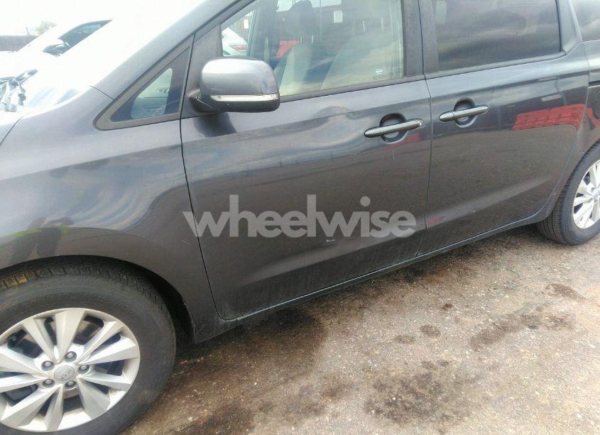 Photo 6 of 2017 Kia Sedona LX (VIN KNDMB5C18H6218659)