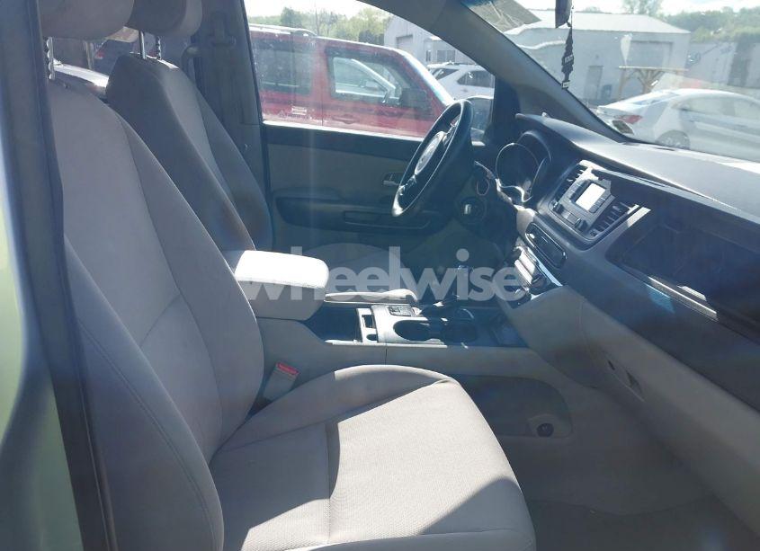 Photo 5 of 2015 Kia Sedona LX (VIN KNDMB5C19F6071751)