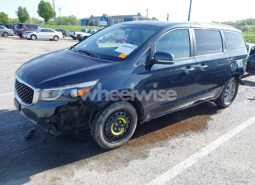 Photo 2 of 2017 Kia Sedona LX (VIN KNDMB5C19H6247894)