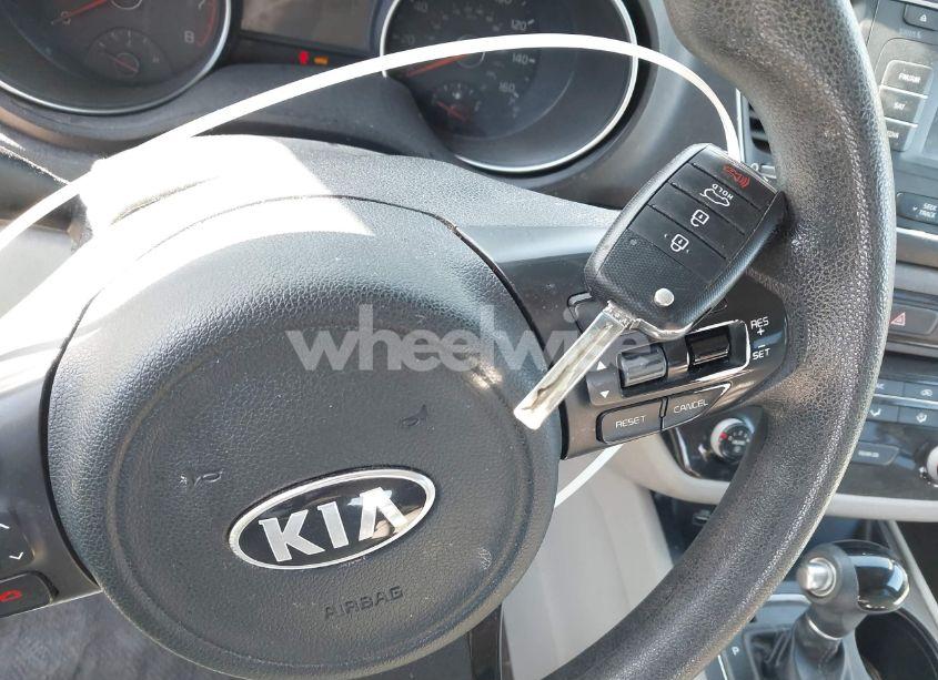 Photo 11 of 2015 Kia Sedona LX (VIN KNDMB5C1XF6040640)