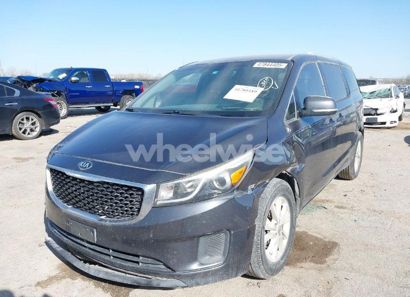 Photo 2 of 2015 Kia Sedona LX (VIN KNDMB5C1XF6040640)