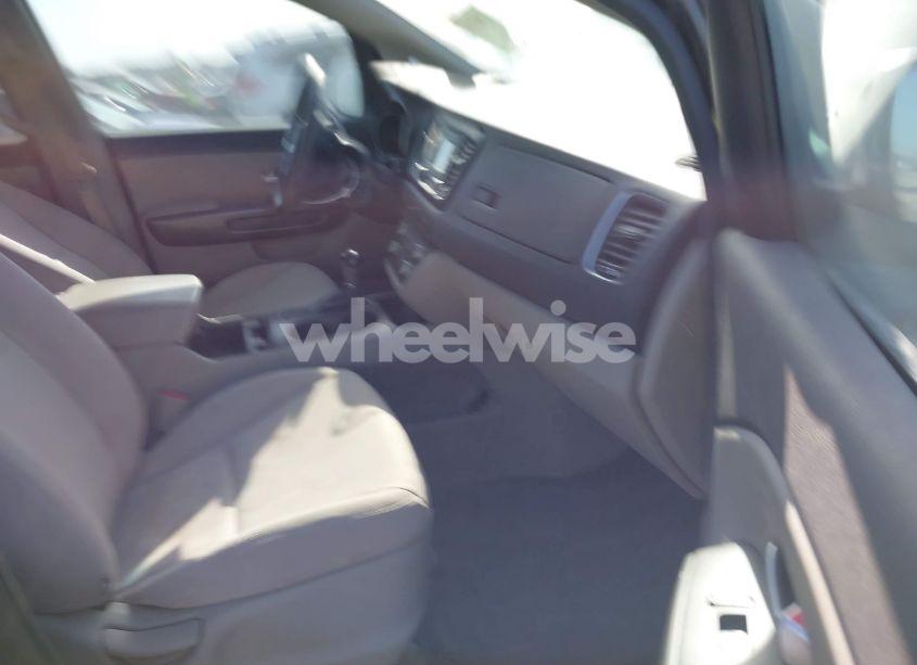 Photo 5 of 2015 Kia Sedona LX (VIN KNDMB5C1XF6040640)