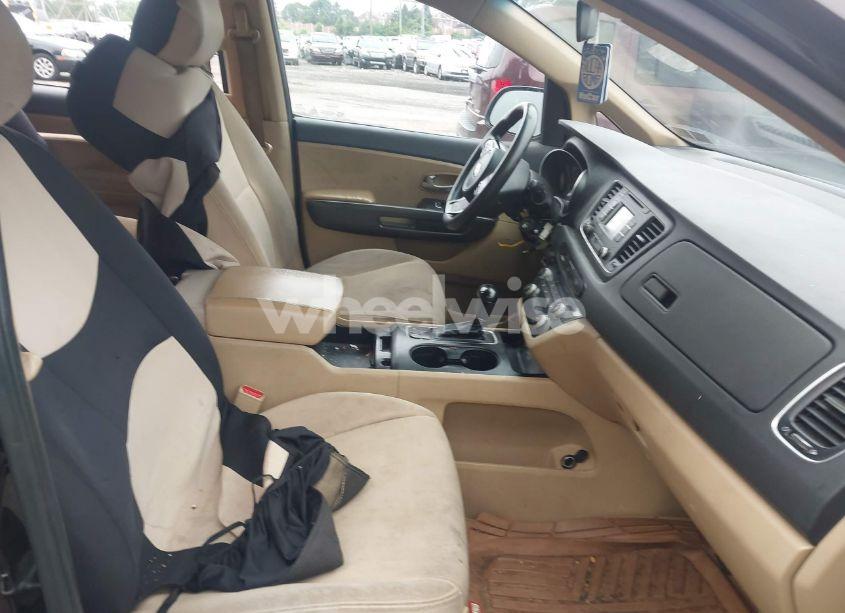 Photo 5 of 2015 Kia Sedona LX (VIN KNDMB5C1XF6052786)