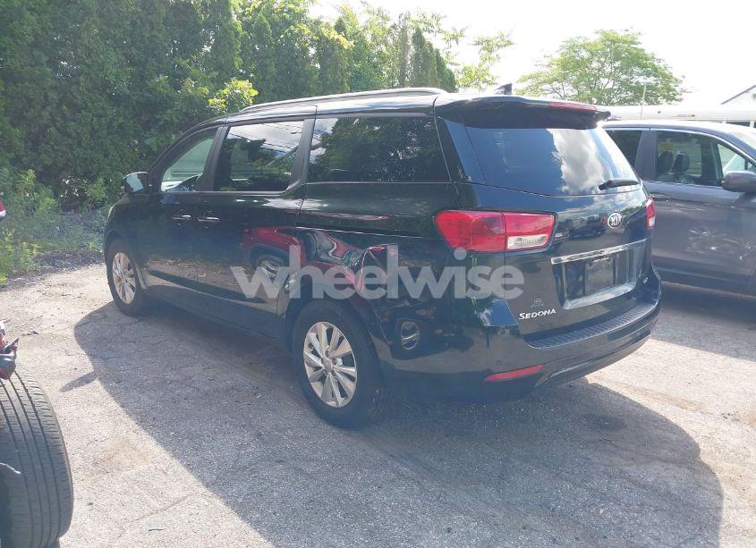 Photo 3 of 2016 Kia Sedona LX (VIN KNDMB5C1XG6110736)