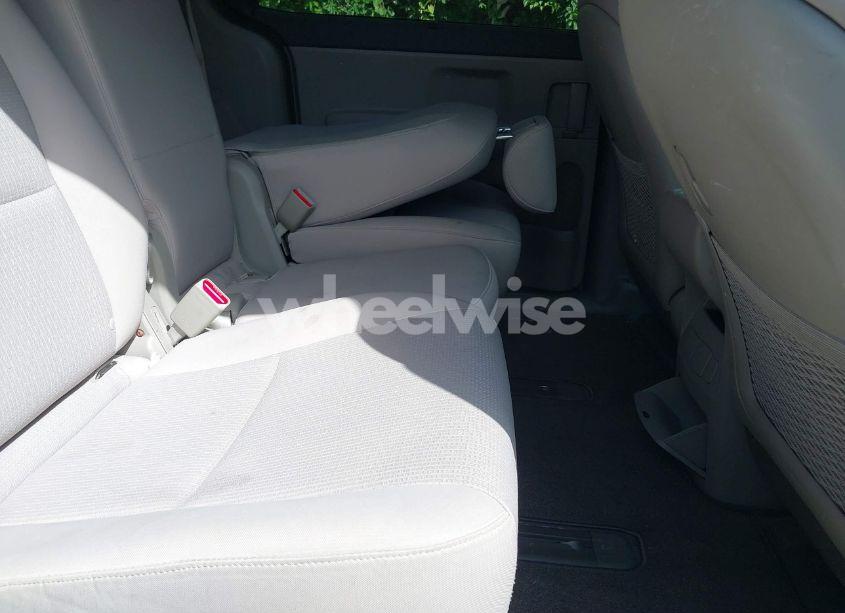 Photo 8 of 2016 Kia Sedona LX (VIN KNDMB5C1XG6110736)