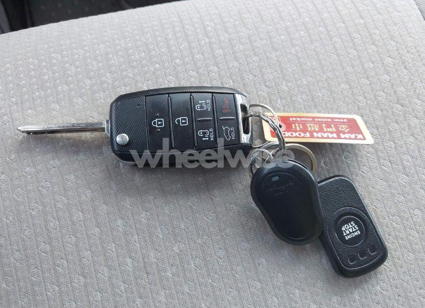 Photo 11 of 2018 Kia Sedona LX (VIN KNDMB5C1XJ6383165)