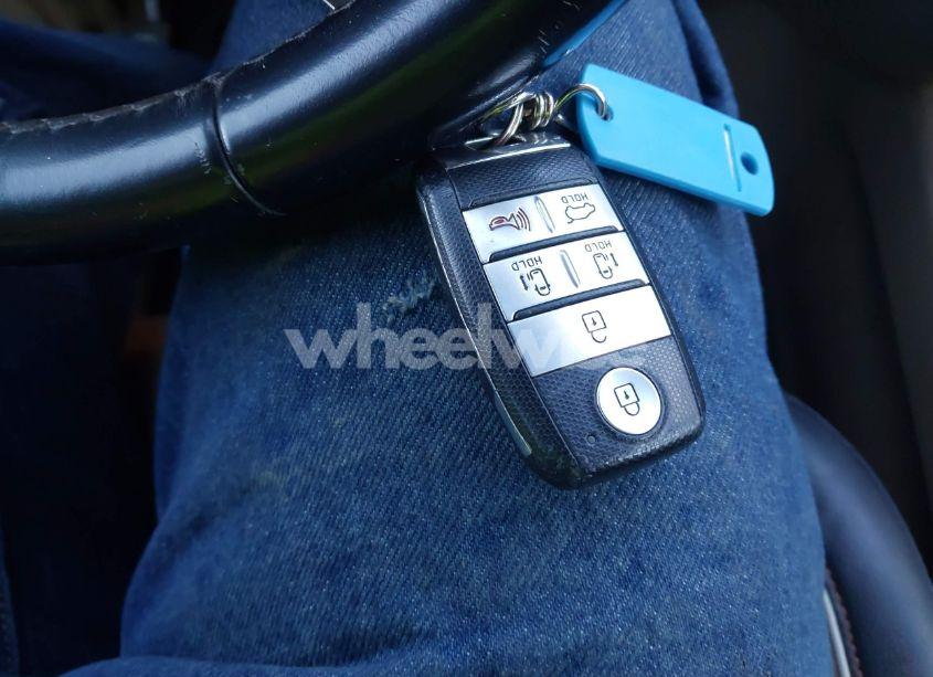 Photo 11 of 2016 Kia Sedona EX (VIN KNDMC5C11G6159210)