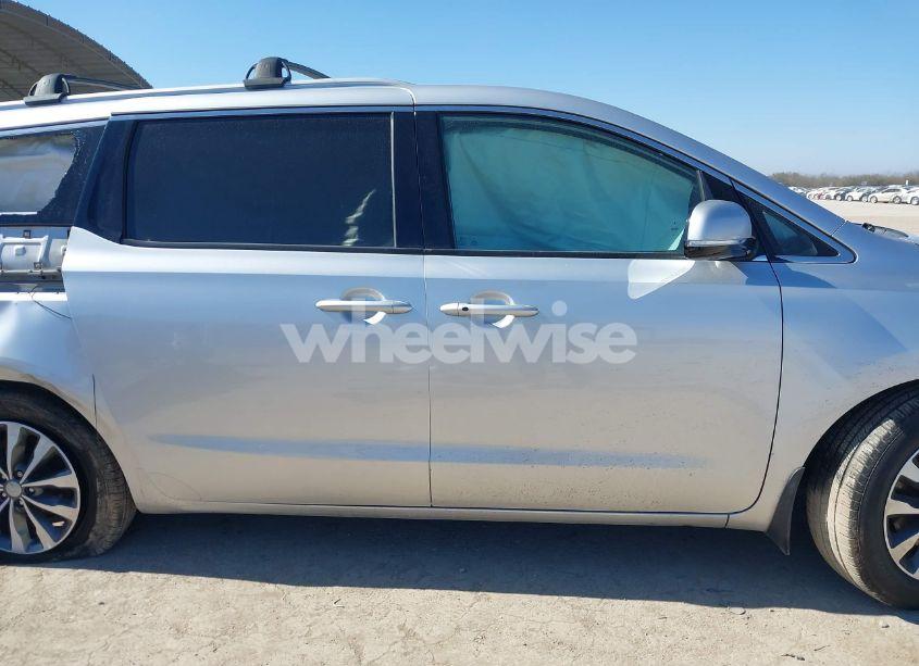 Photo 14 of 2016 Kia Sedona SX (VIN KNDMC5C18G6155641)