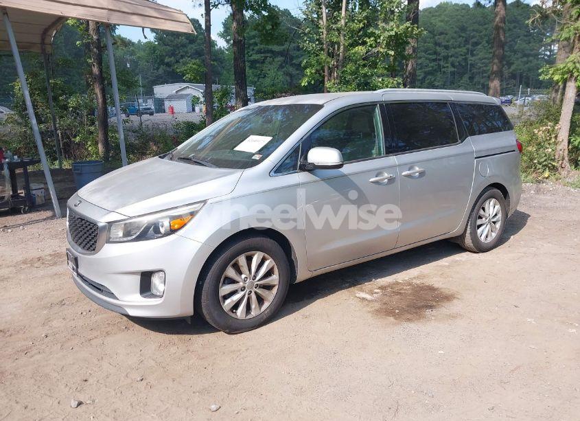 Photo 2 of 2015 Kia Sedona EX (VIN KNDMC5C19F6019940)