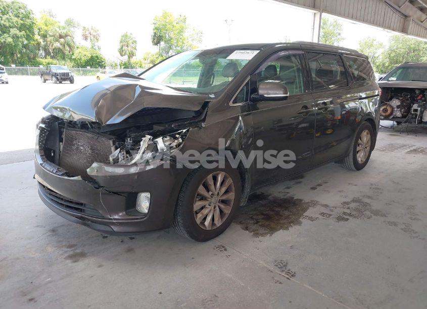 Photo 2 of 2015 Kia Sedona EX (VIN KNDMC5C19F6051416)