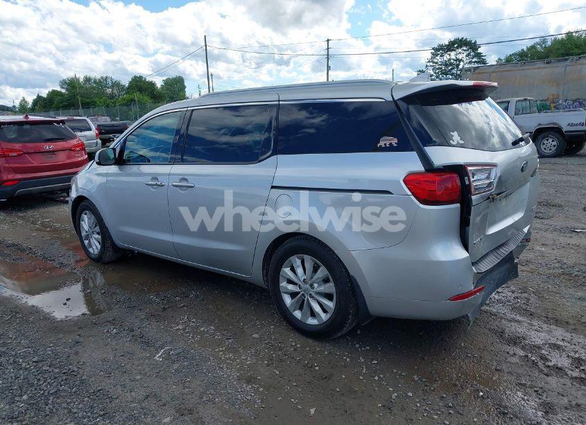 Photo 3 of 2017 Kia Sedona EX (VIN KNDMC5C19H6260836)