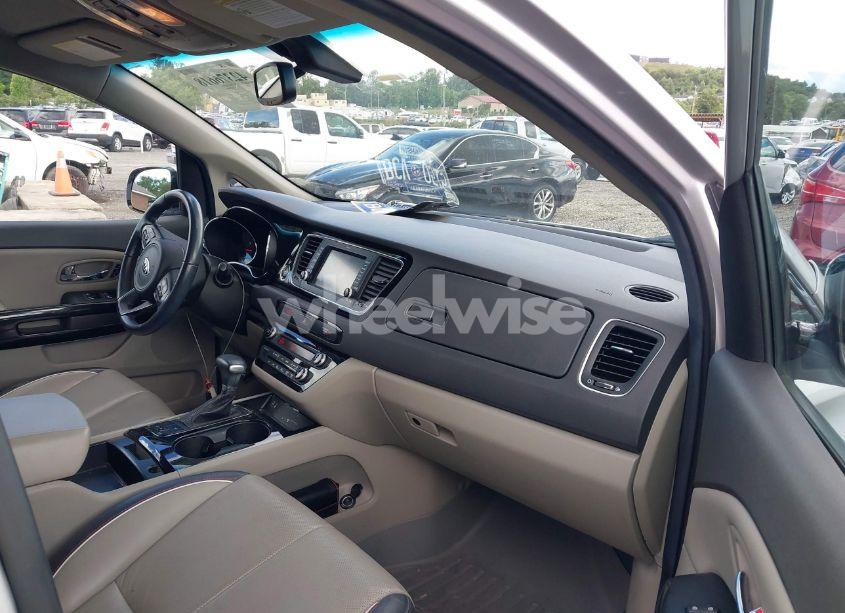 Photo 5 of 2017 Kia Sedona EX (VIN KNDMC5C19H6260836)