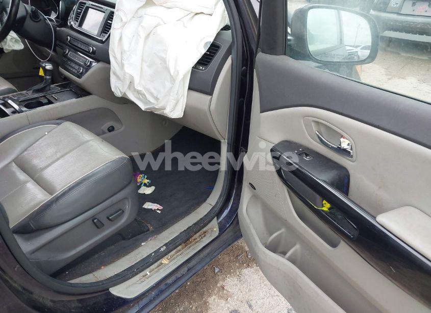 Photo 5 of 2018 Kia Sedona SX (VIN KNDMC5C19J6423085)