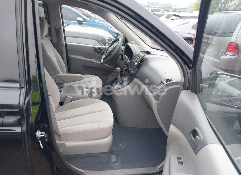 Photo 5 of 2010 Kia Sedona LX (VIN KNDMG4C38A6328436)