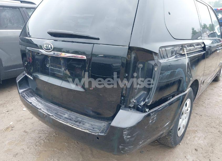 Photo 6 of 2010 Kia Sedona LX (VIN KNDMG4C38A6328436)