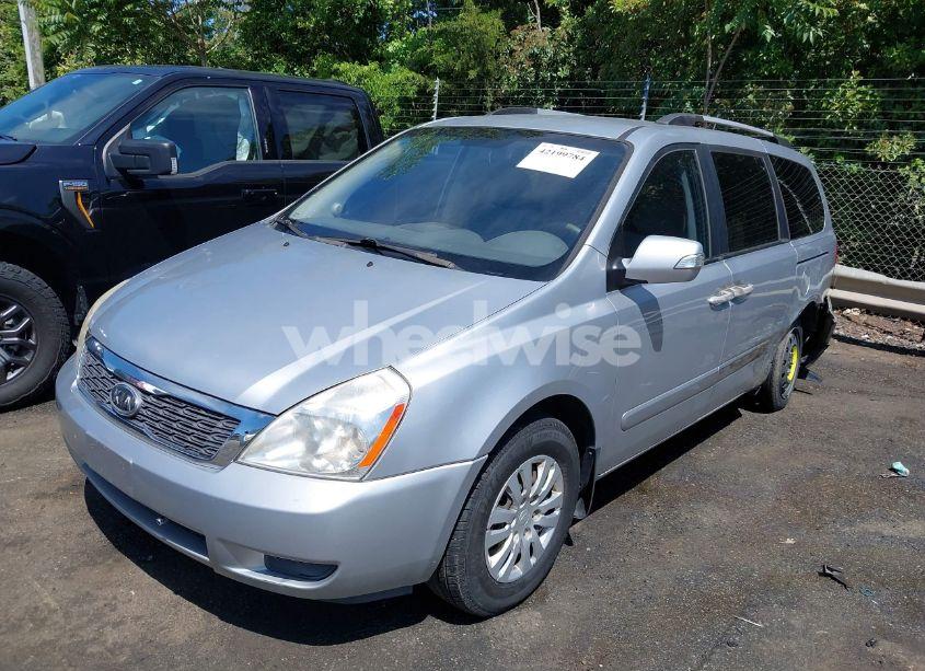 Photo 2 of 2011 Kia Sedona LX (VIN KNDMG4C70B6370068)