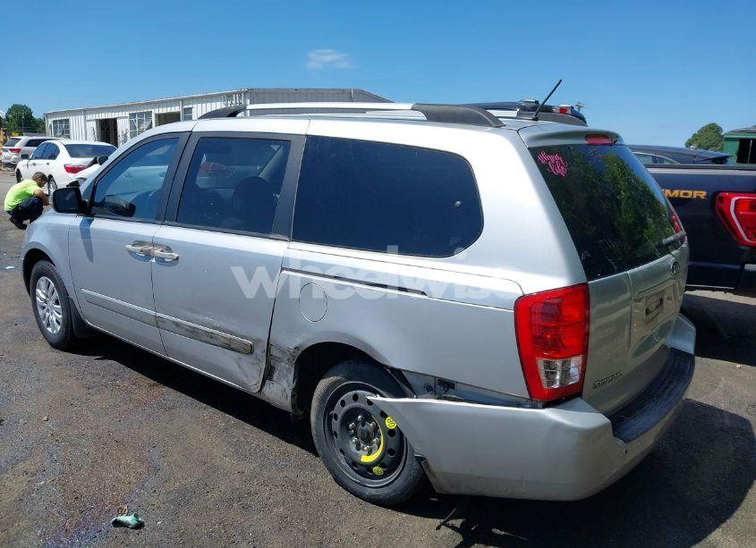 Photo 3 of 2011 Kia Sedona LX (VIN KNDMG4C70B6370068)