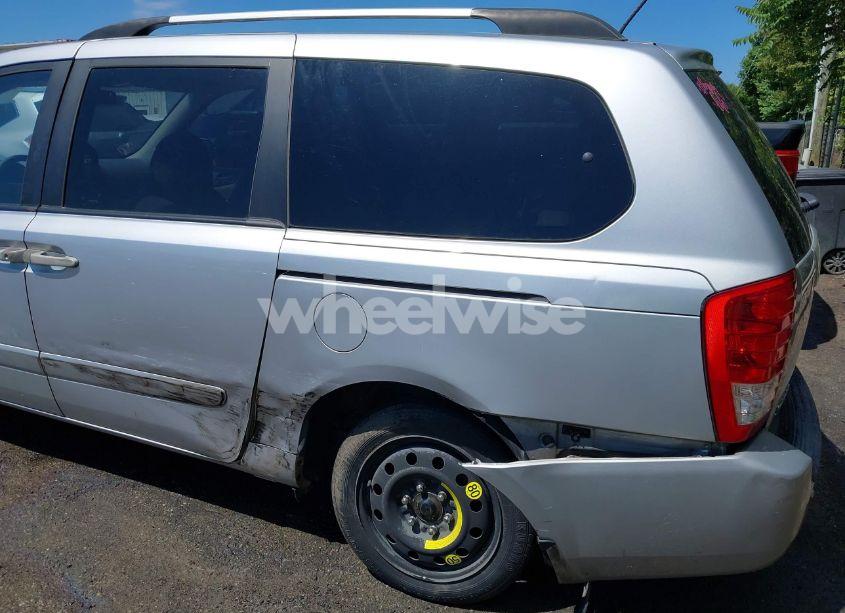 Photo 6 of 2011 Kia Sedona LX (VIN KNDMG4C70B6370068)