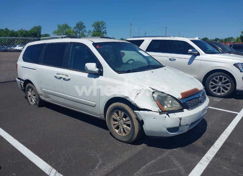 2011 Kia Sedona LX (VIN KNDMG4C74B6399055) main photo