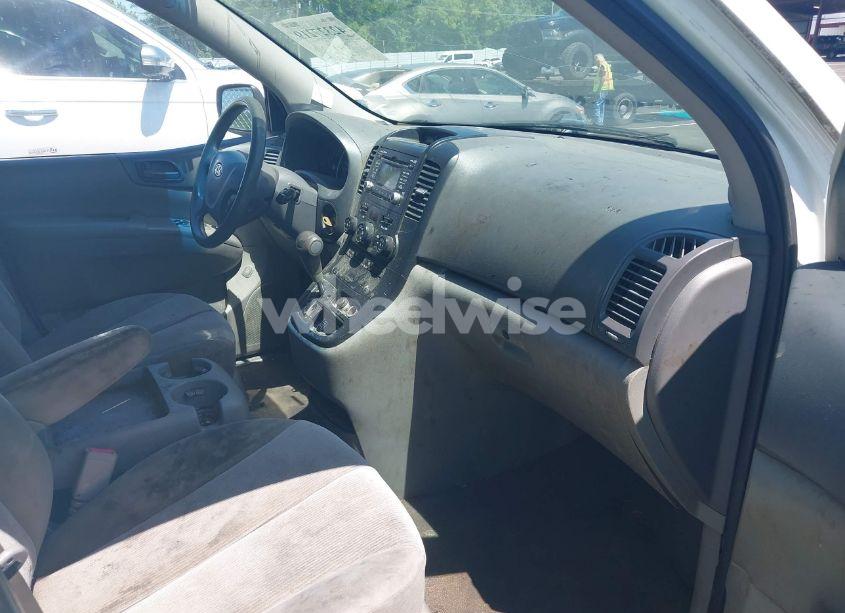 Photo 5 of 2011 Kia Sedona LX (VIN KNDMG4C74B6399055)