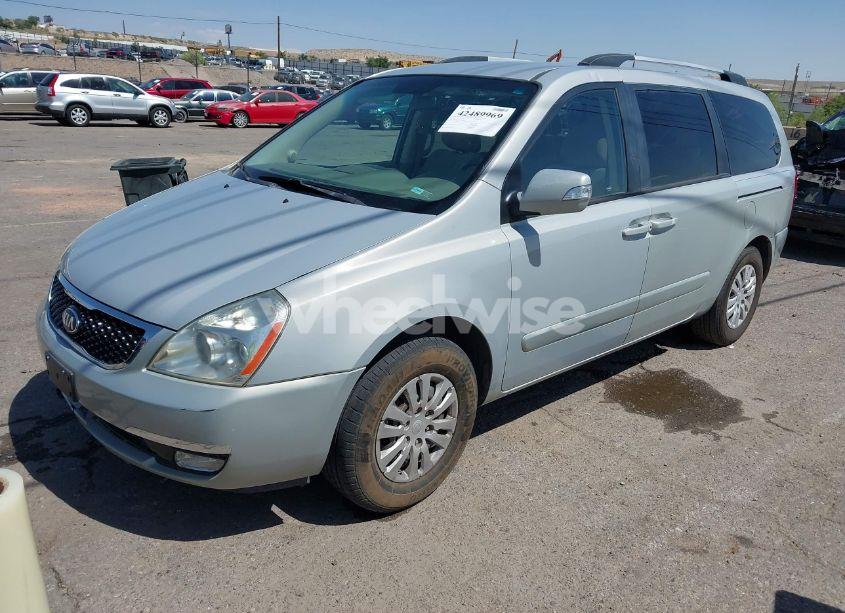 Photo 2 of 2014 Kia Sedona LX (VIN KNDMG4C75E6574403)