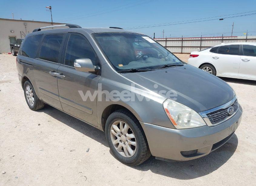 2011 Kia Sedona LX (VIN KNDMG4C76B6379633) main photo