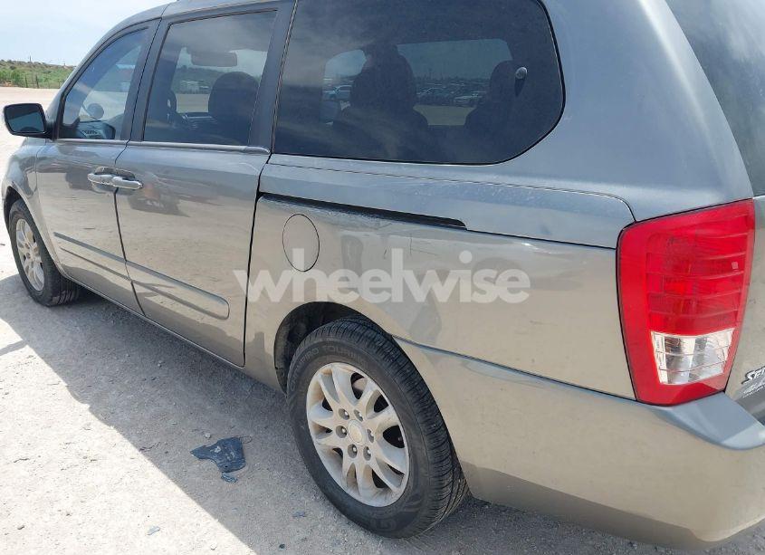 Photo 12 of 2011 Kia Sedona LX (VIN KNDMG4C76B6379633)