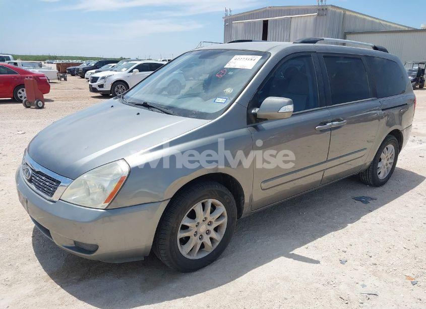 Photo 2 of 2011 Kia Sedona LX (VIN KNDMG4C76B6379633)