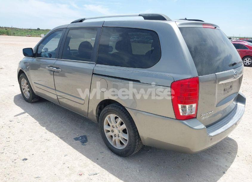 Photo 3 of 2011 Kia Sedona LX (VIN KNDMG4C76B6379633)