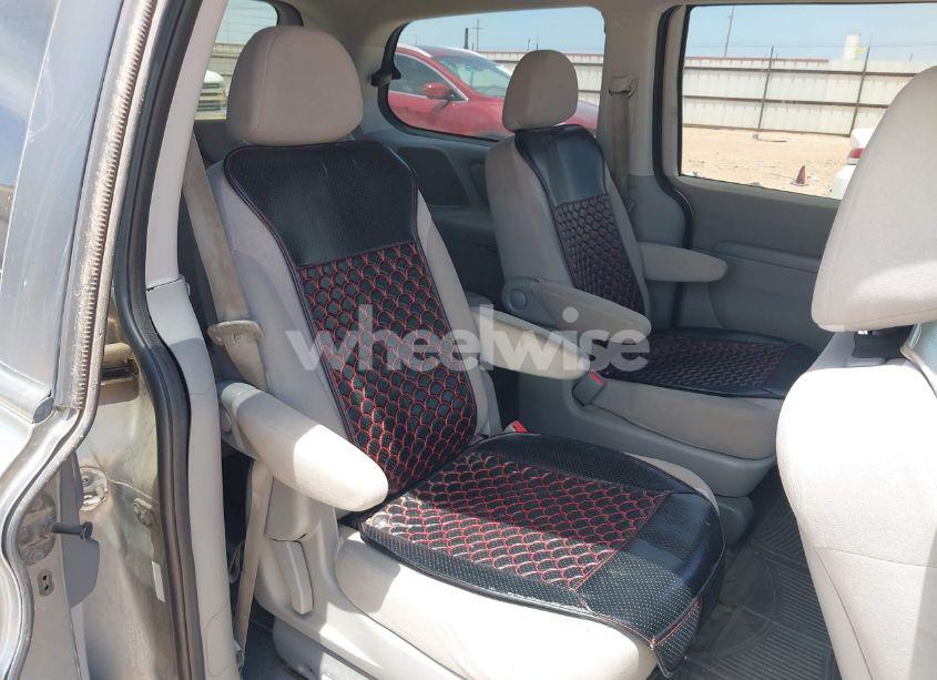 Photo 8 of 2011 Kia Sedona LX (VIN KNDMG4C76B6379633)