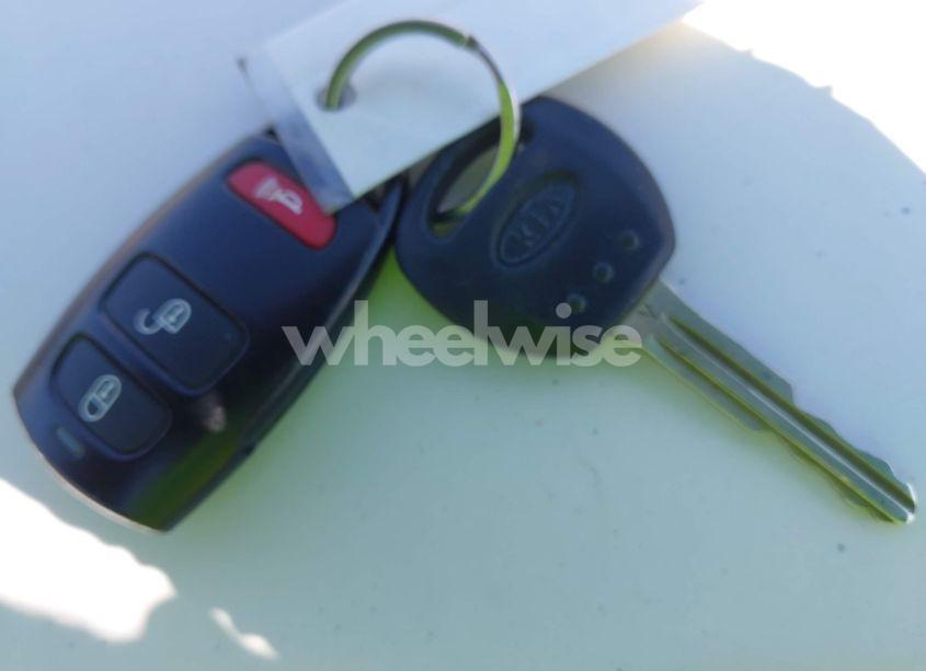 Photo 11 of 2012 Kia Sedona LX (VIN KNDMG4C79C6447098)