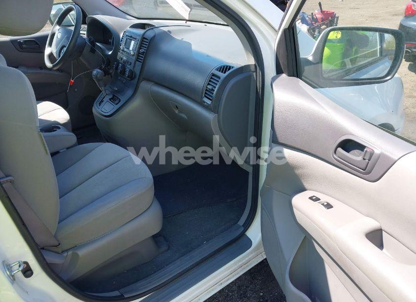 Photo 5 of 2012 Kia Sedona LX (VIN KNDMG4C79C6447098)